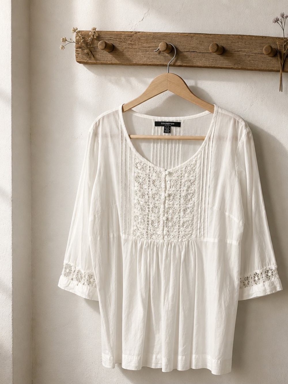 Women's White Embroidered Scoop-Neck Tunic Top